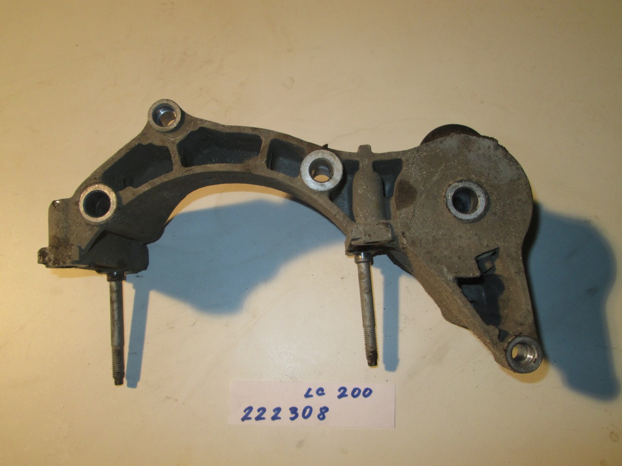 Lc 200 4. натяжной ролик лексус gx470. ролик успокоитель ленд крузер 200. Toyota 1630751011 кронштейн натяжителя ремня.