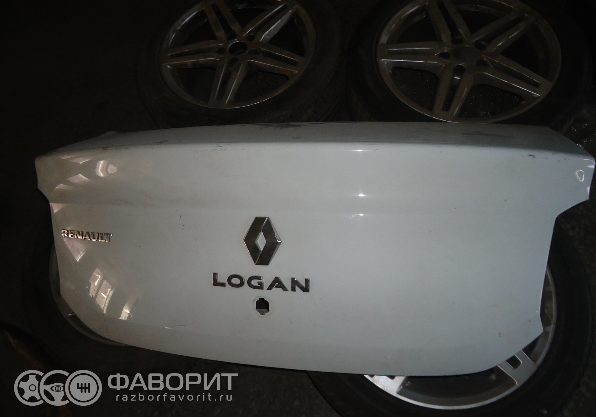 Крышка багажника 901006652R для Renault Logan - купить б/у за 8000 р.