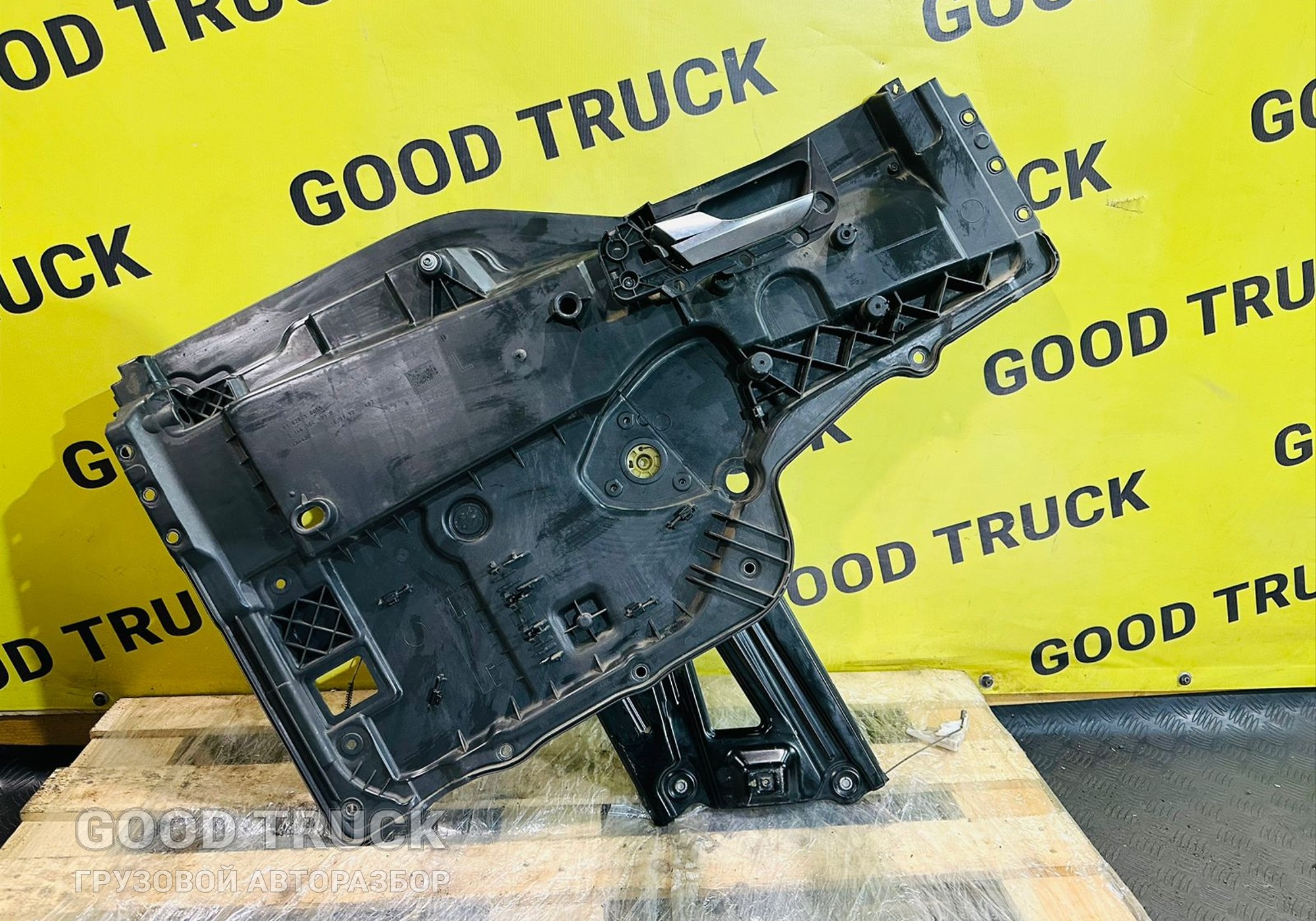 81626456055 Кронштейн стеклоподъемника левый для Man TGS