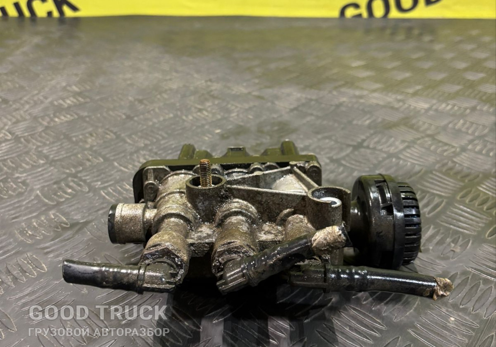 DZ95189711101 Кран уровня пола Shacman X6000 для Shacman X6000 (с 2020)