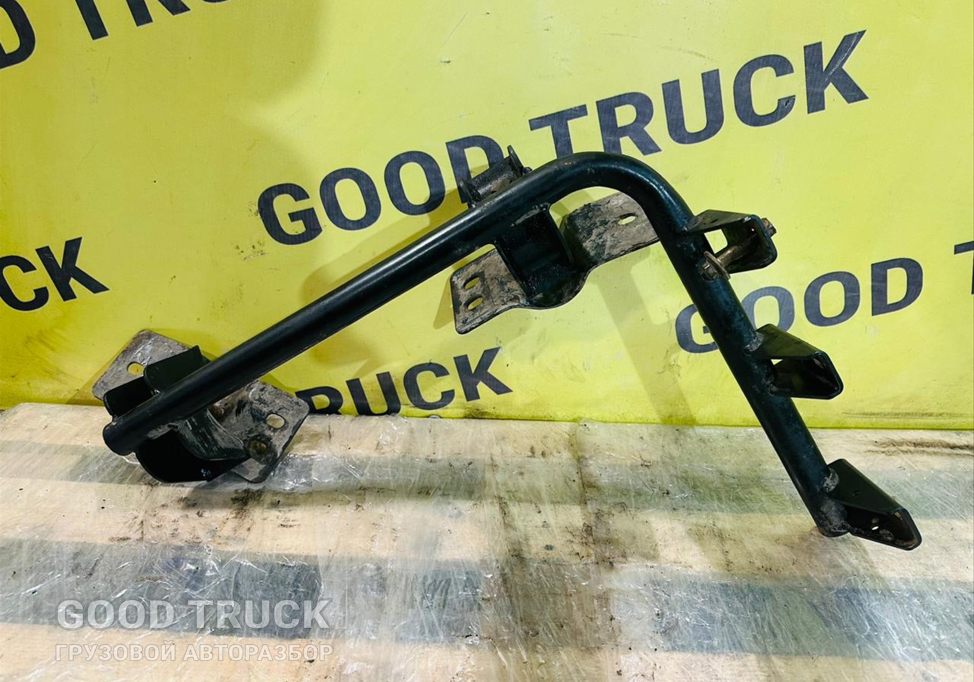 H4846020300A0 Кронштейн боковой защиты левый для Foton Auman