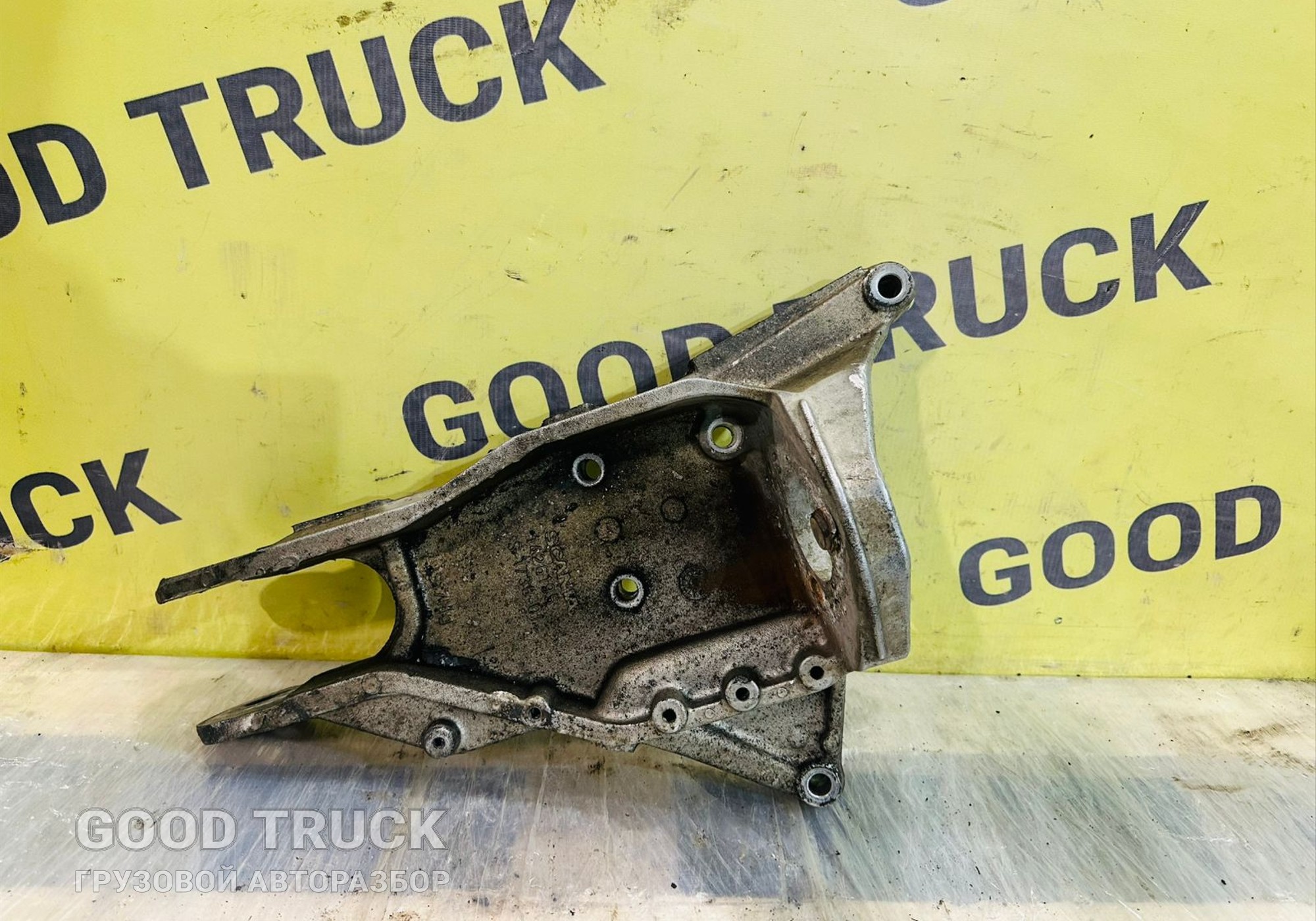 1426195 Кронштейн кабины передний левый для Scania 5-series