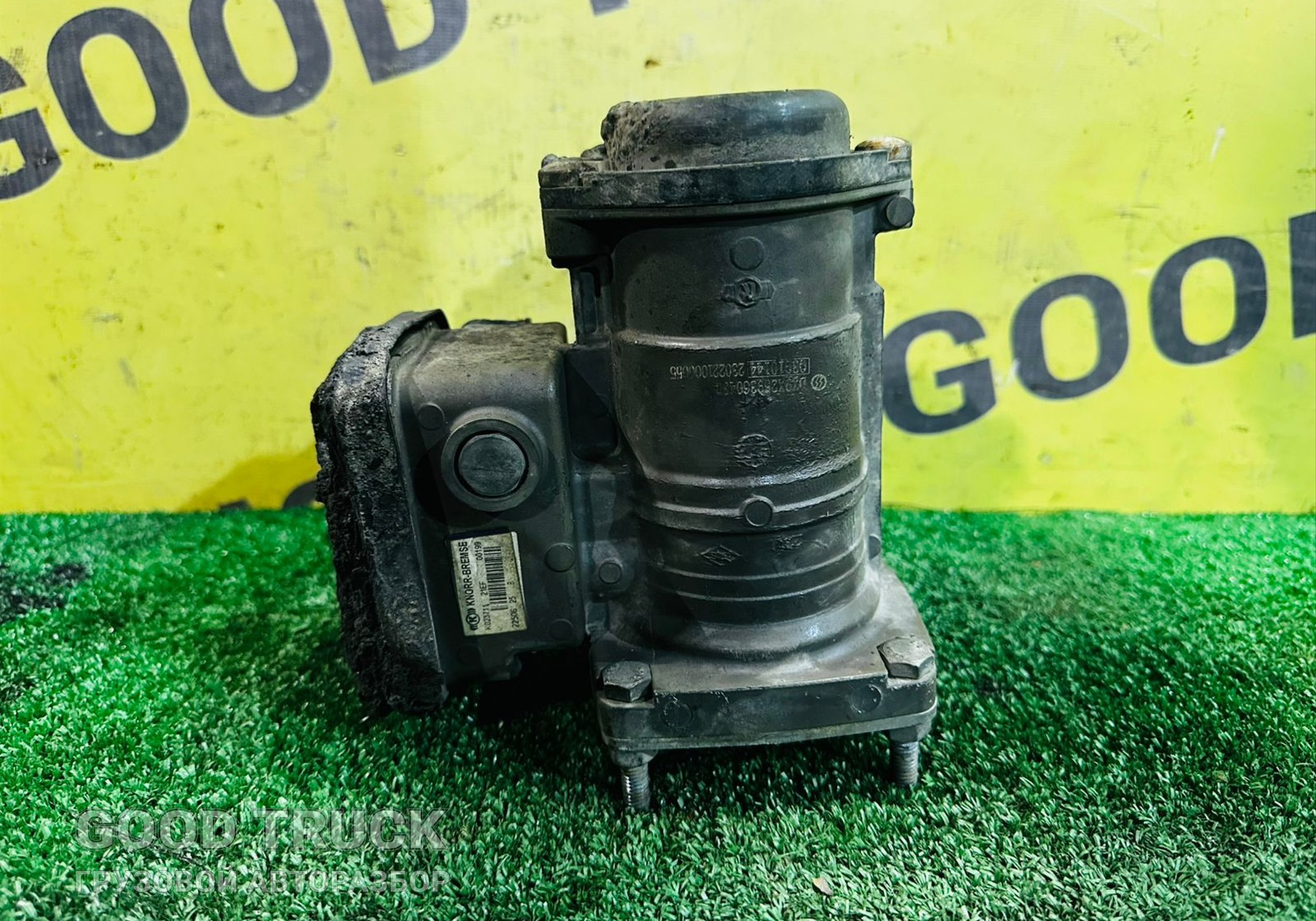 023711 Кран тормозной для Shacman X6000 (с 2020)