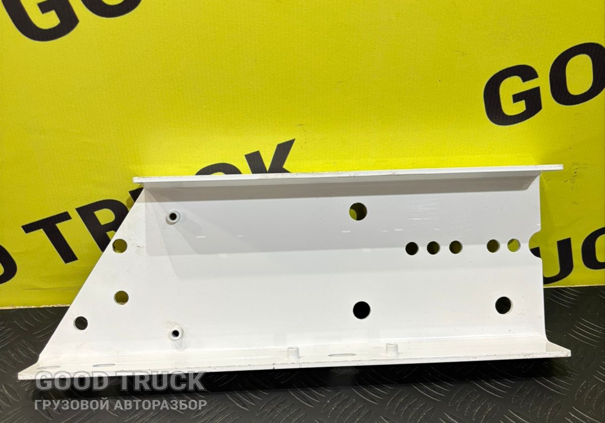 634565 Поперечина крепления боковой защиты ПРАВЫЙ для Полуприцепы Schmitz