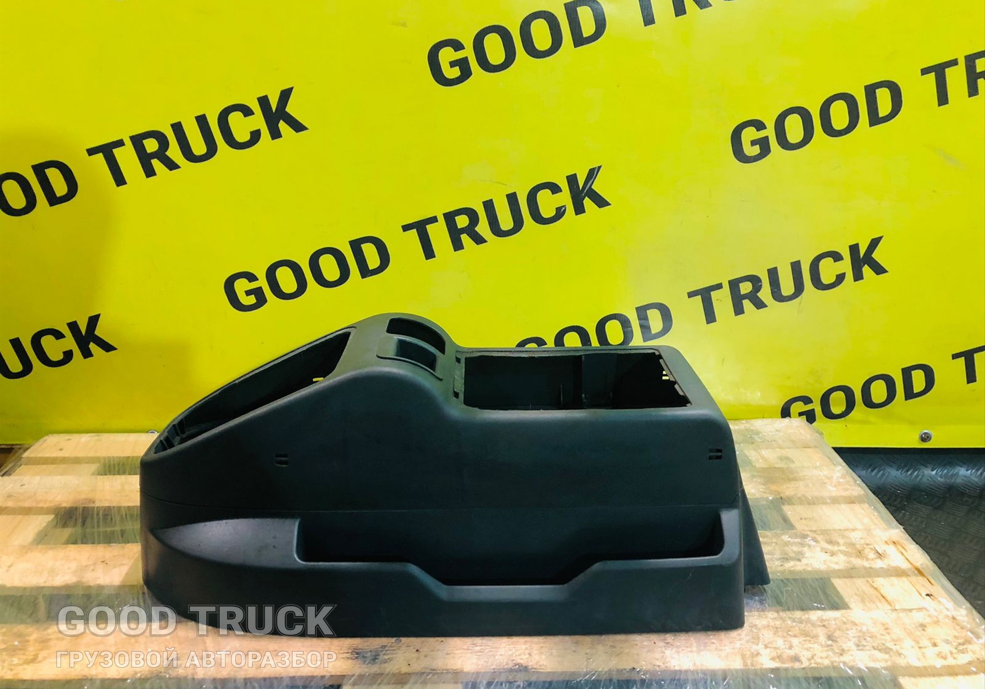 81617016241 Накладка центральной консоли MAN для Man