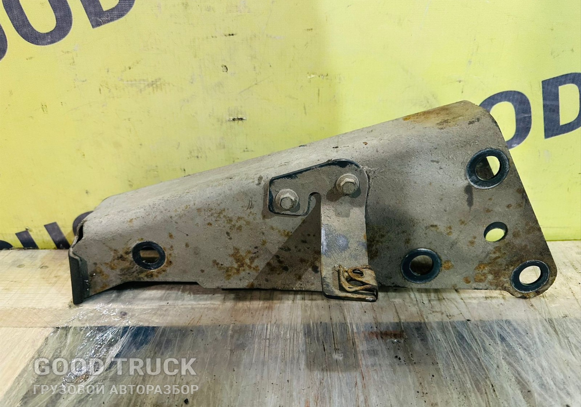 1076698 Кронштейн кабины для Volvo FH 1 (с 1993 по 2002)
