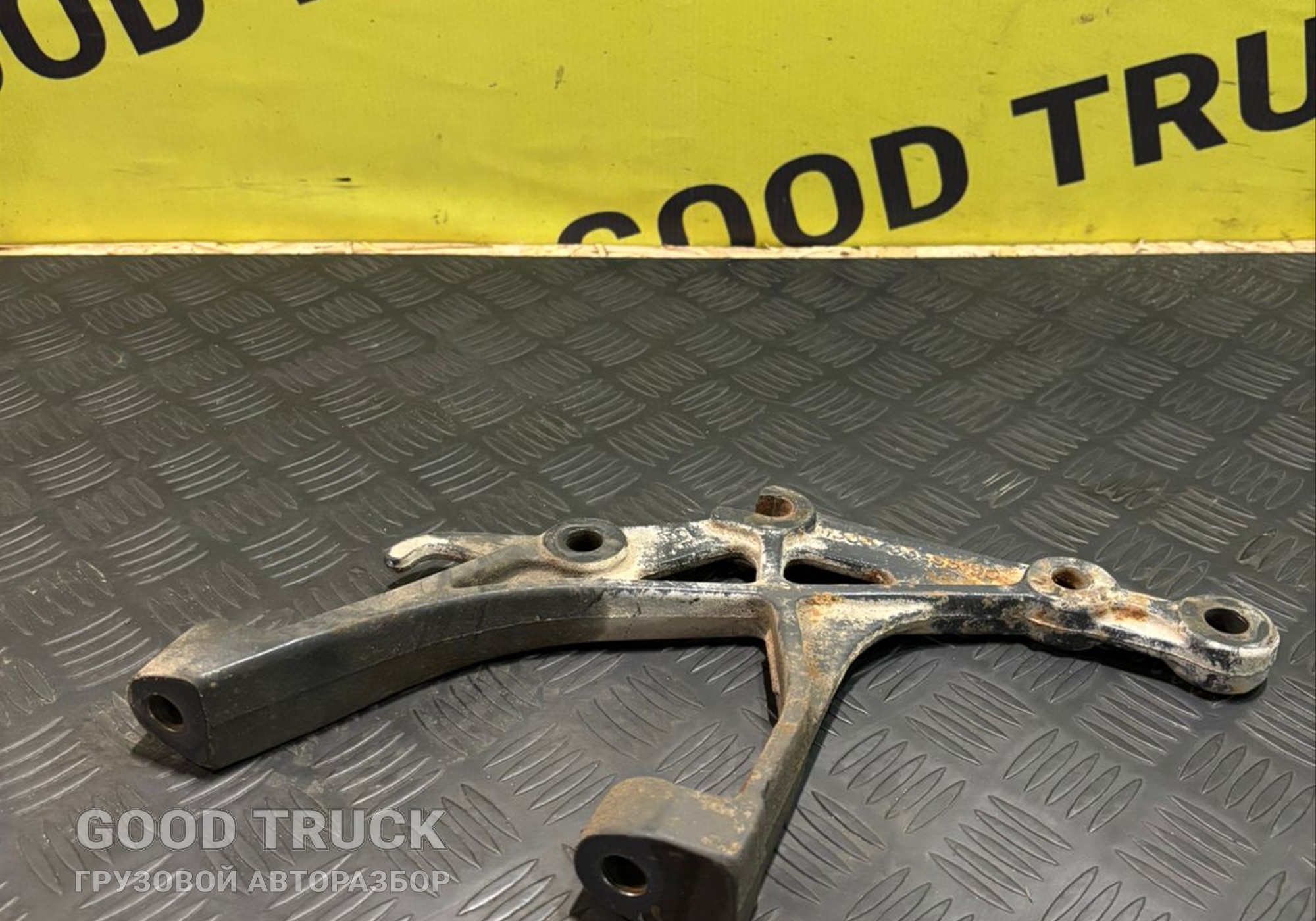 1333733 Кронштейн ящика АКБ для Scania 5-series R (с 2004 по 2016)