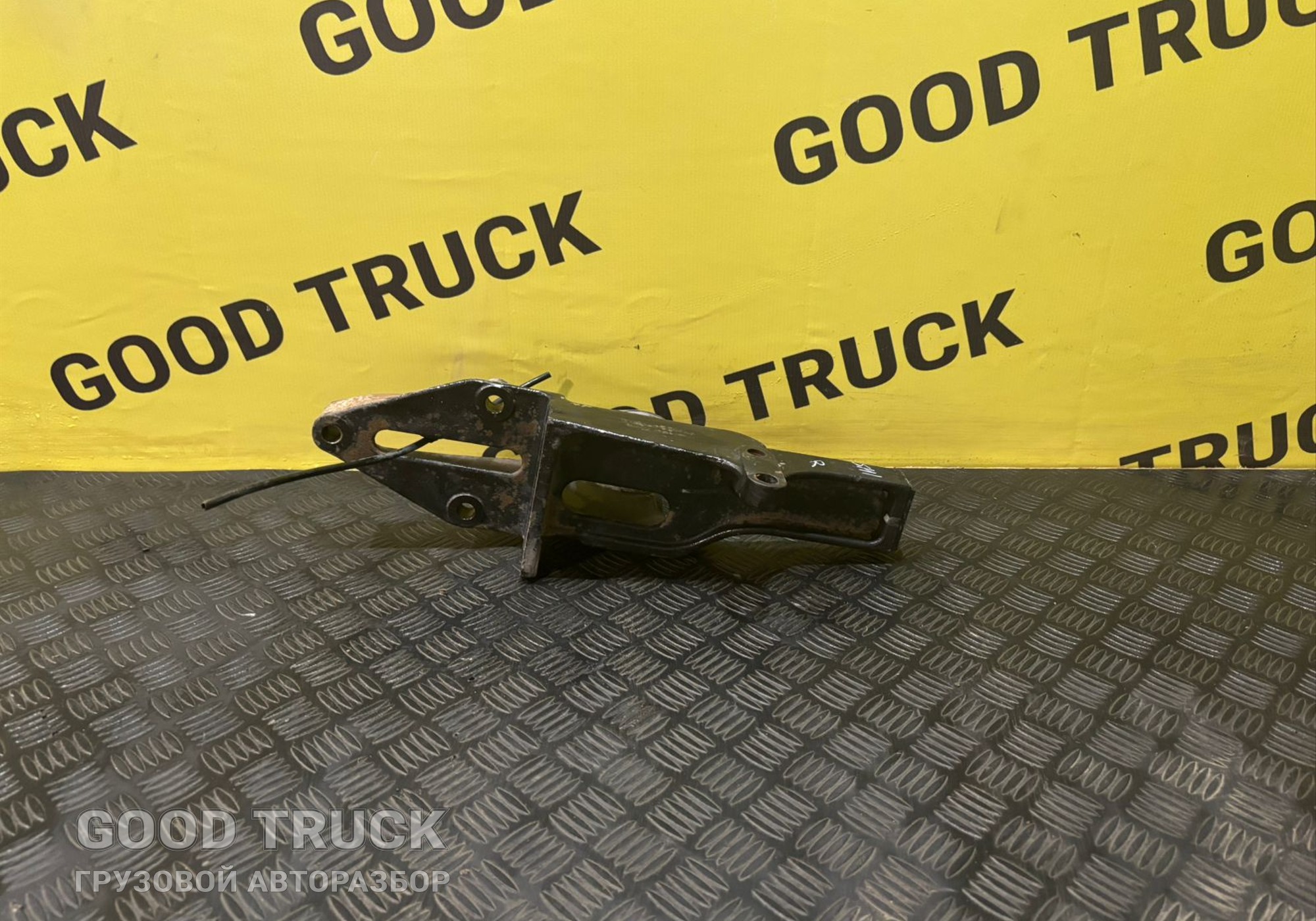 DZ16251433024 Кронштейн торсиона кабины правый для Shacman X6000 (с 2020)