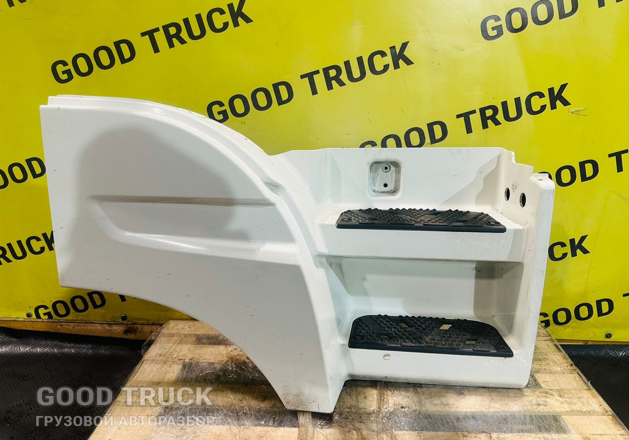 H4545010401A0 Подножка с крылом верхняя правая для Валдай