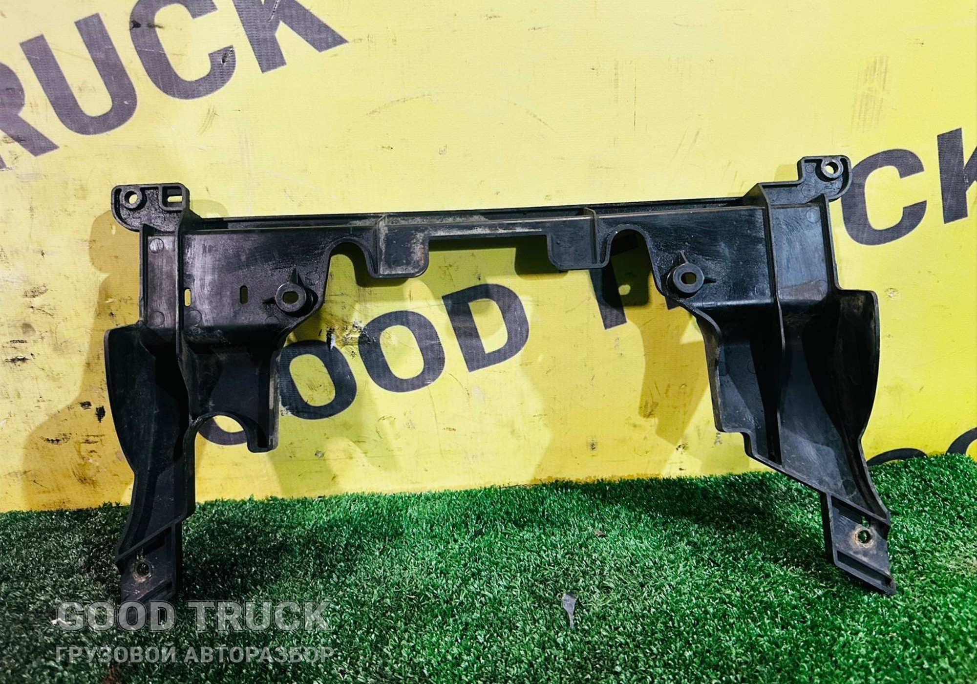 1949577 Защита радиатора основного для Daf XF106 (с 2012)