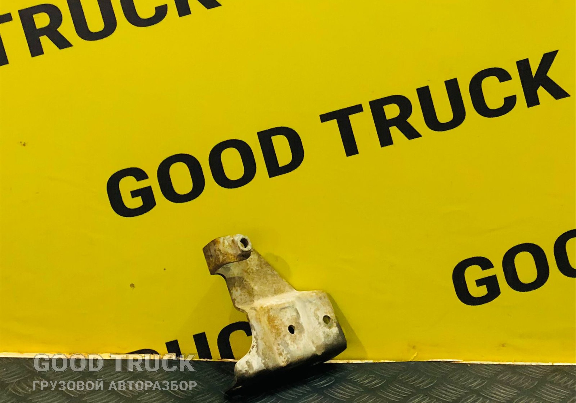 1776269 Кронштейн радиатора левый для Scania 5-series R (с 2004 по 2016)