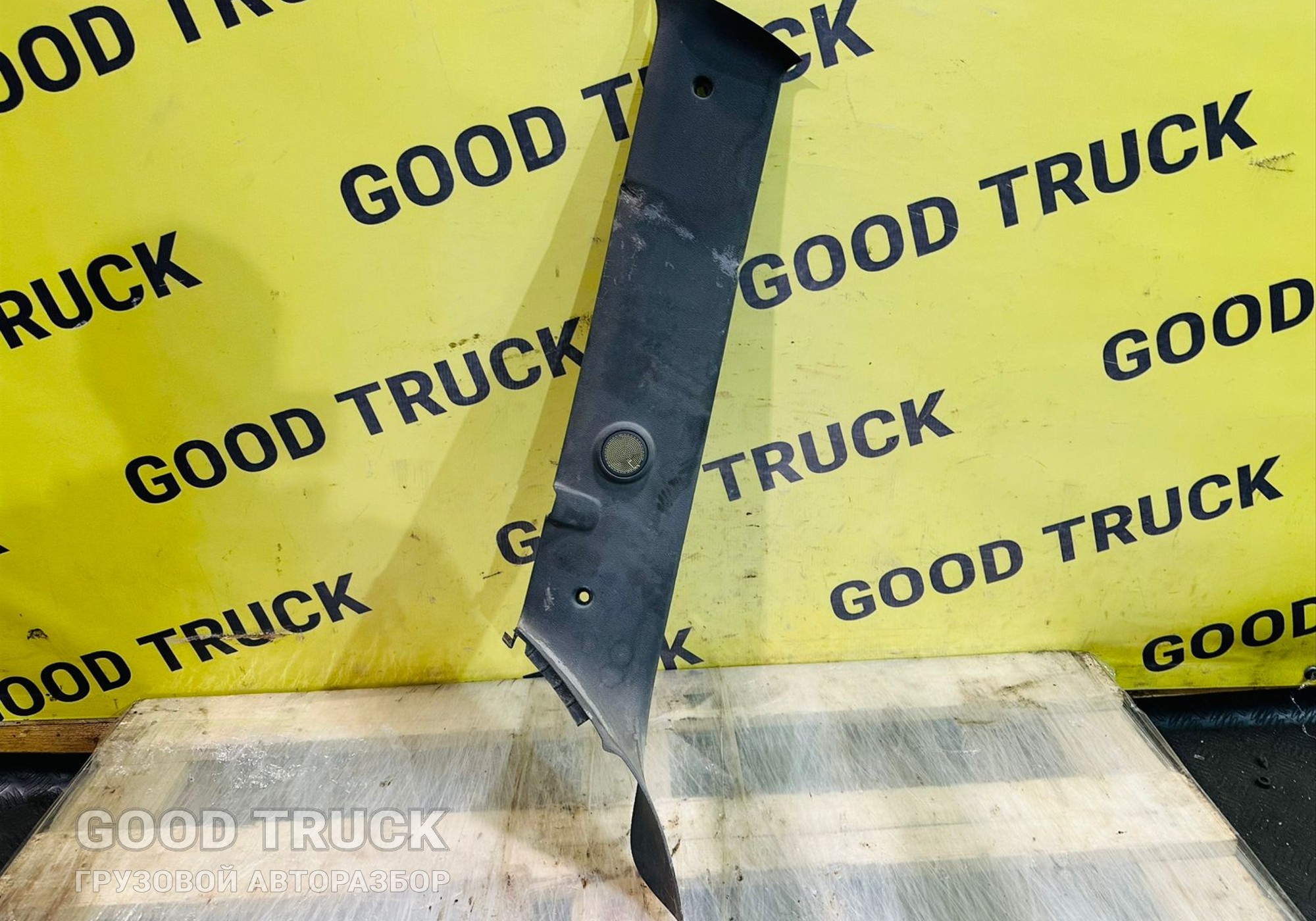 1480662 Накладка стойки лобового стекла левая