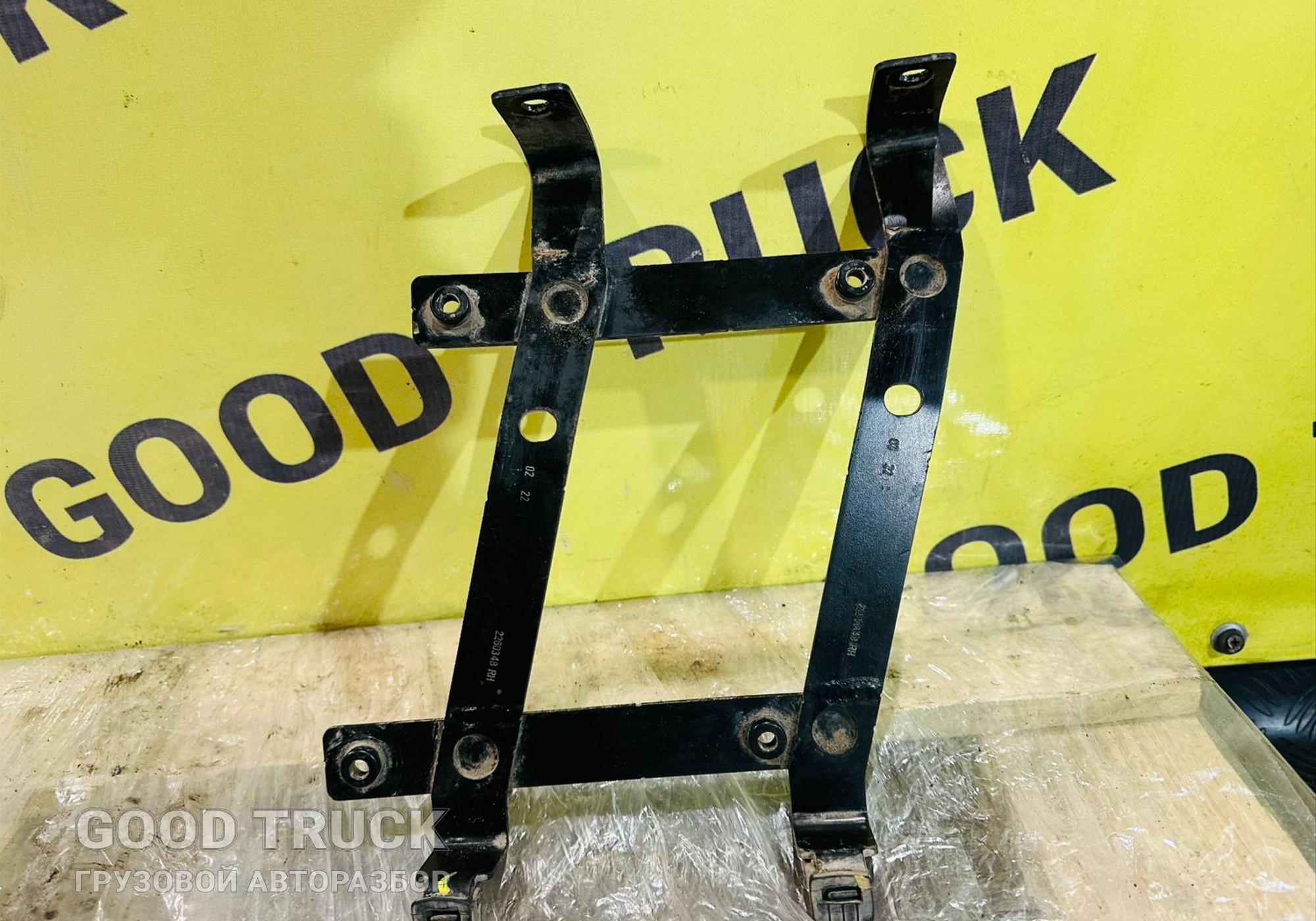 2260348 Кронштейн крепления защиты под бампер правый для Daf XG+