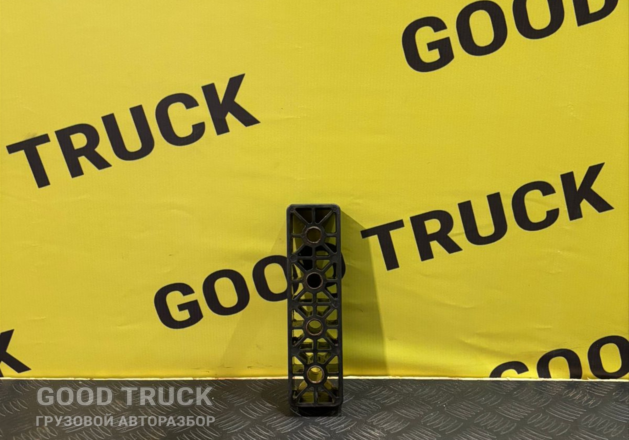 DZ9X259551032 Проставка кронштейна топливного бака для Shacman X6000 (с 2020)