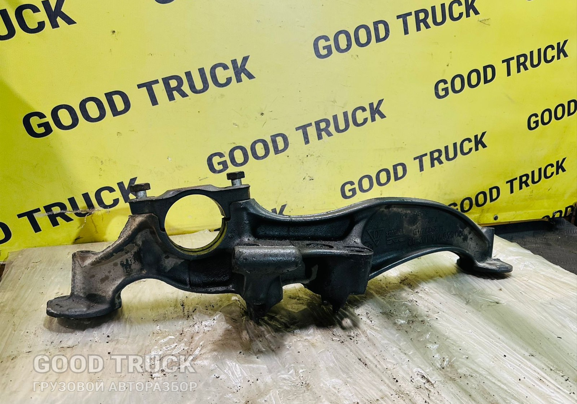 1896602 Кронштейн пневморессоры правый