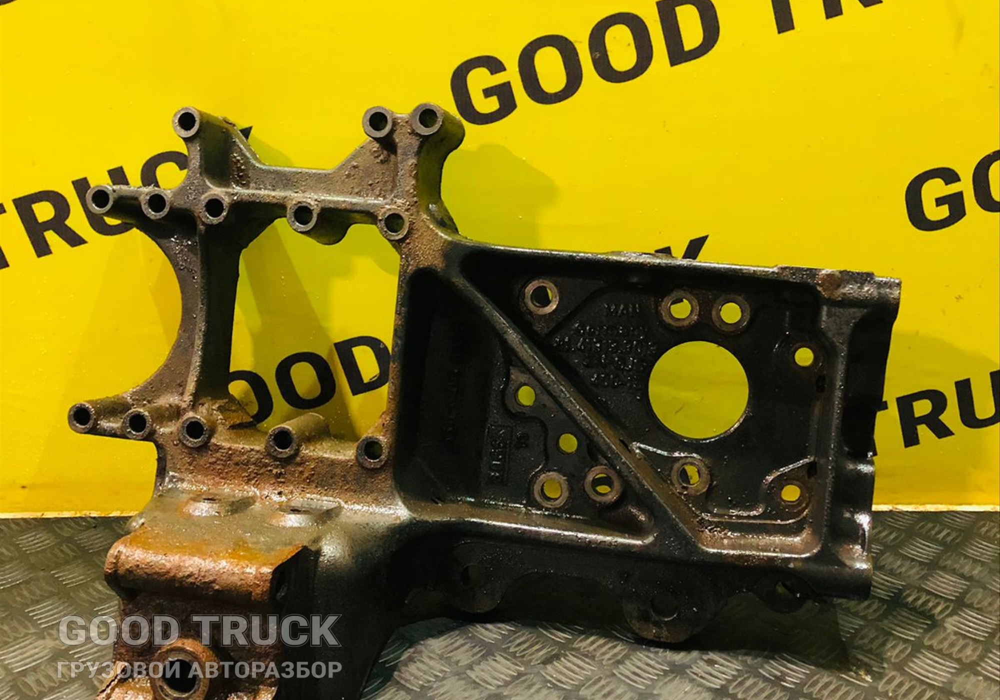81413133013 Кронштейн рессоры передней левый Man TGX I для Man TGS I (с 2007)