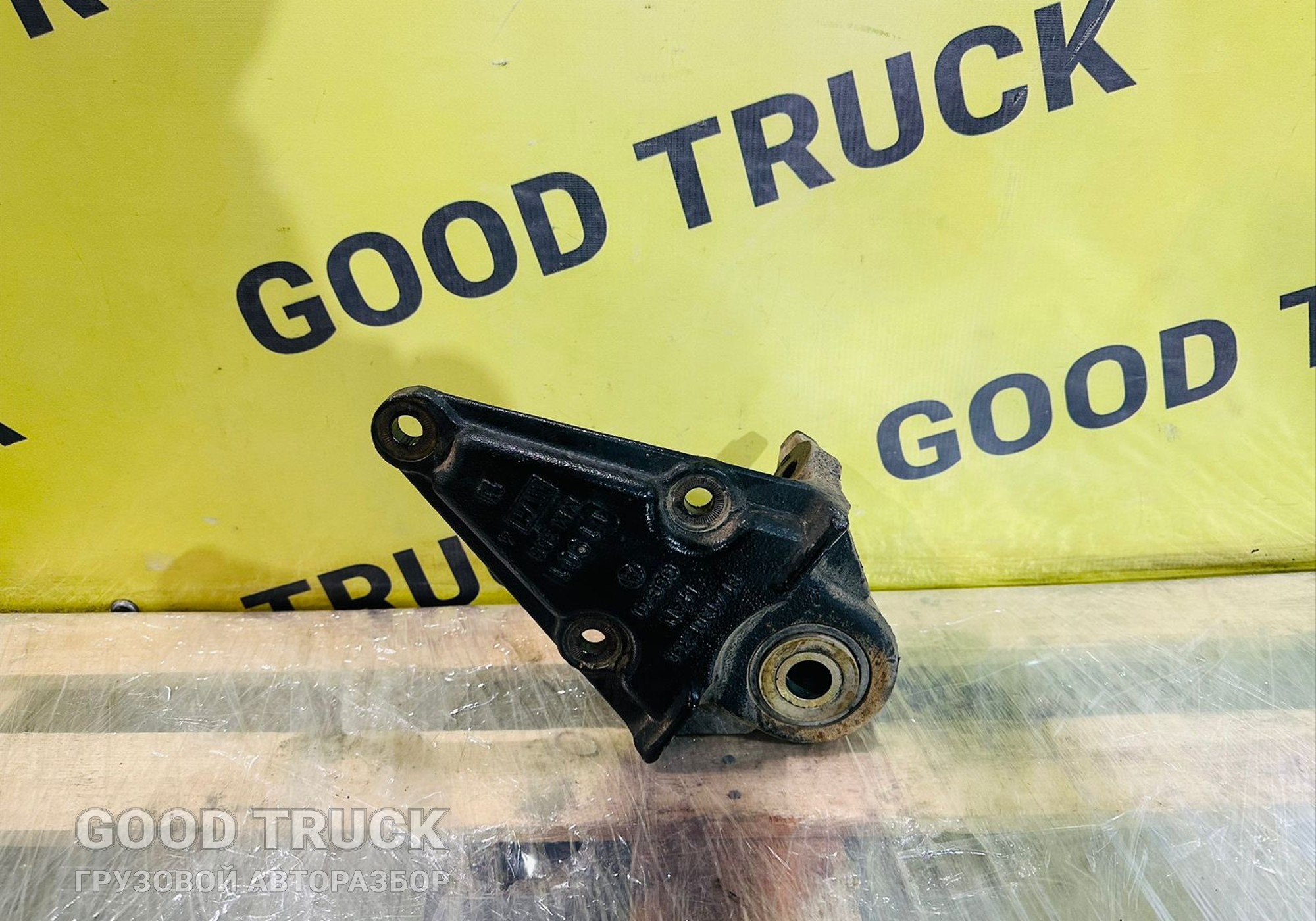 81413013301 Кронштейн передней рессоры для Man TGS I (с 2007)