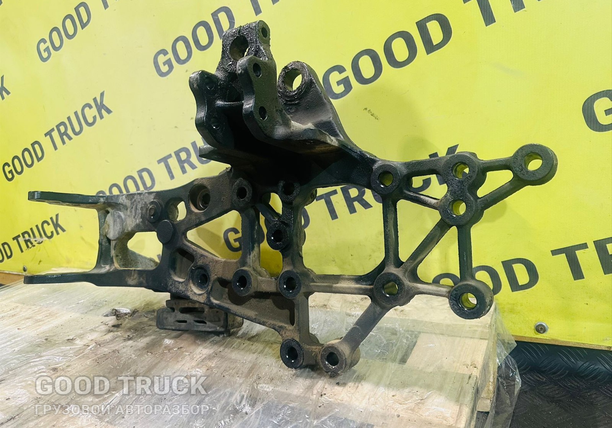 H4403102018A0 Кронштейн буксировочный левый для Foton Auman EST