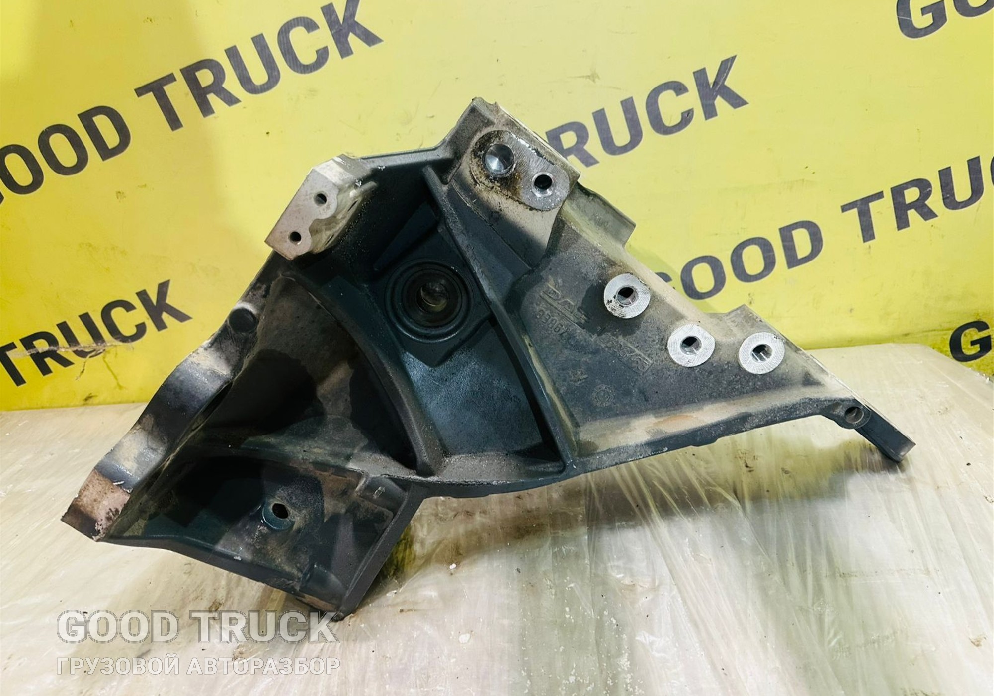 2306463 Кронштейн усилителя бампера левый для Daf XF