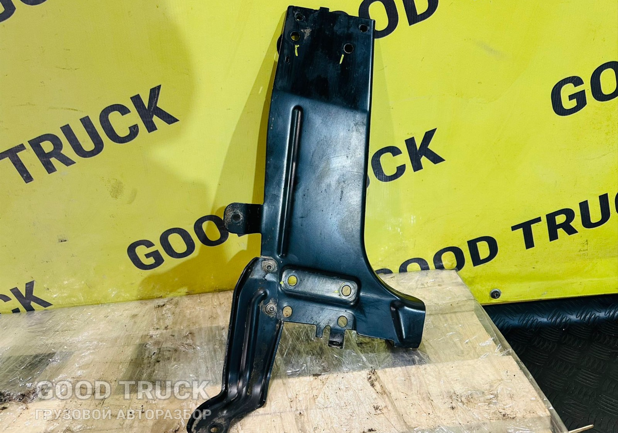 2318434 Кронштейн крыла правый для Daf XF