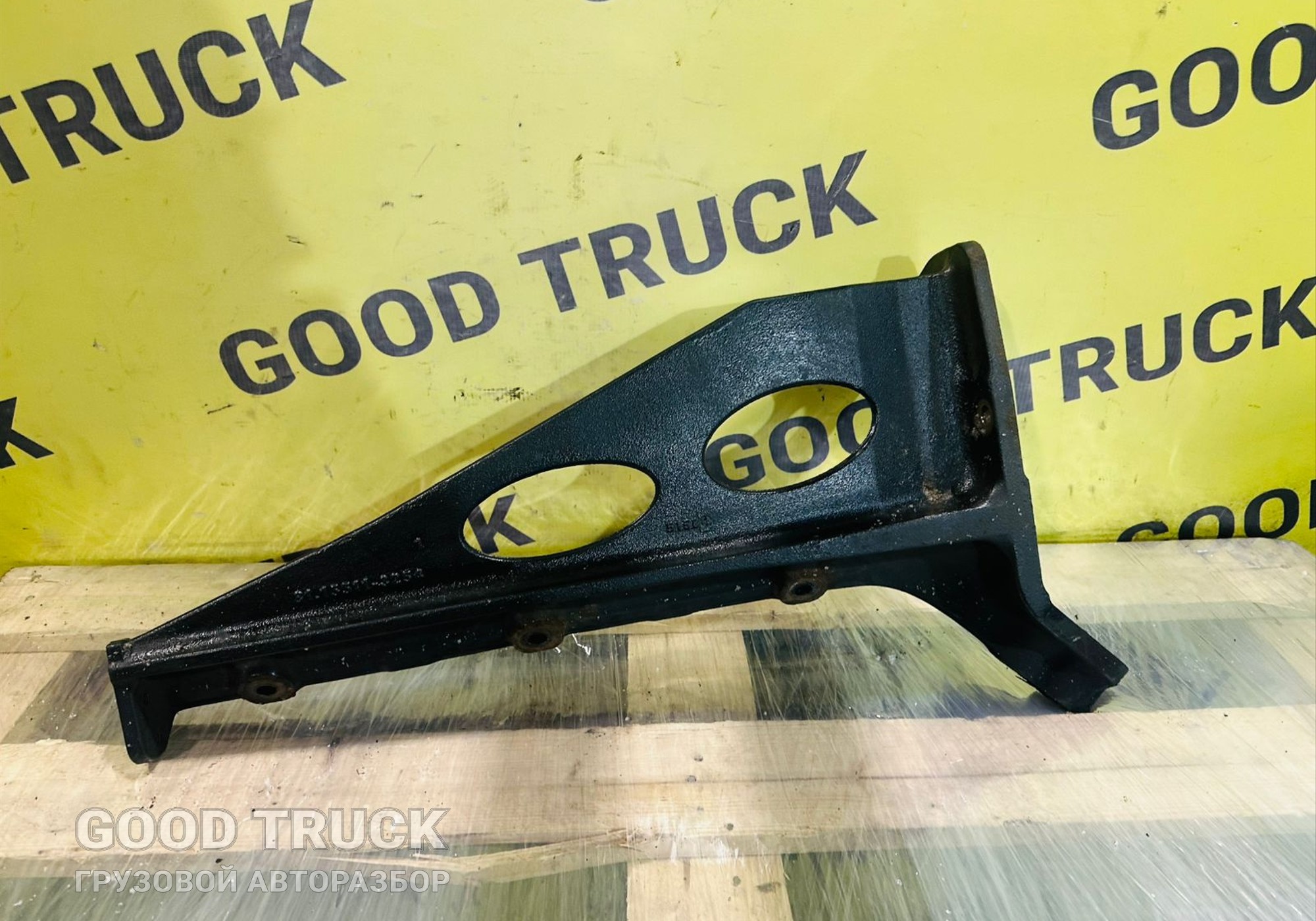 81155113254 Кронштейн бака AdBlue правый для Man