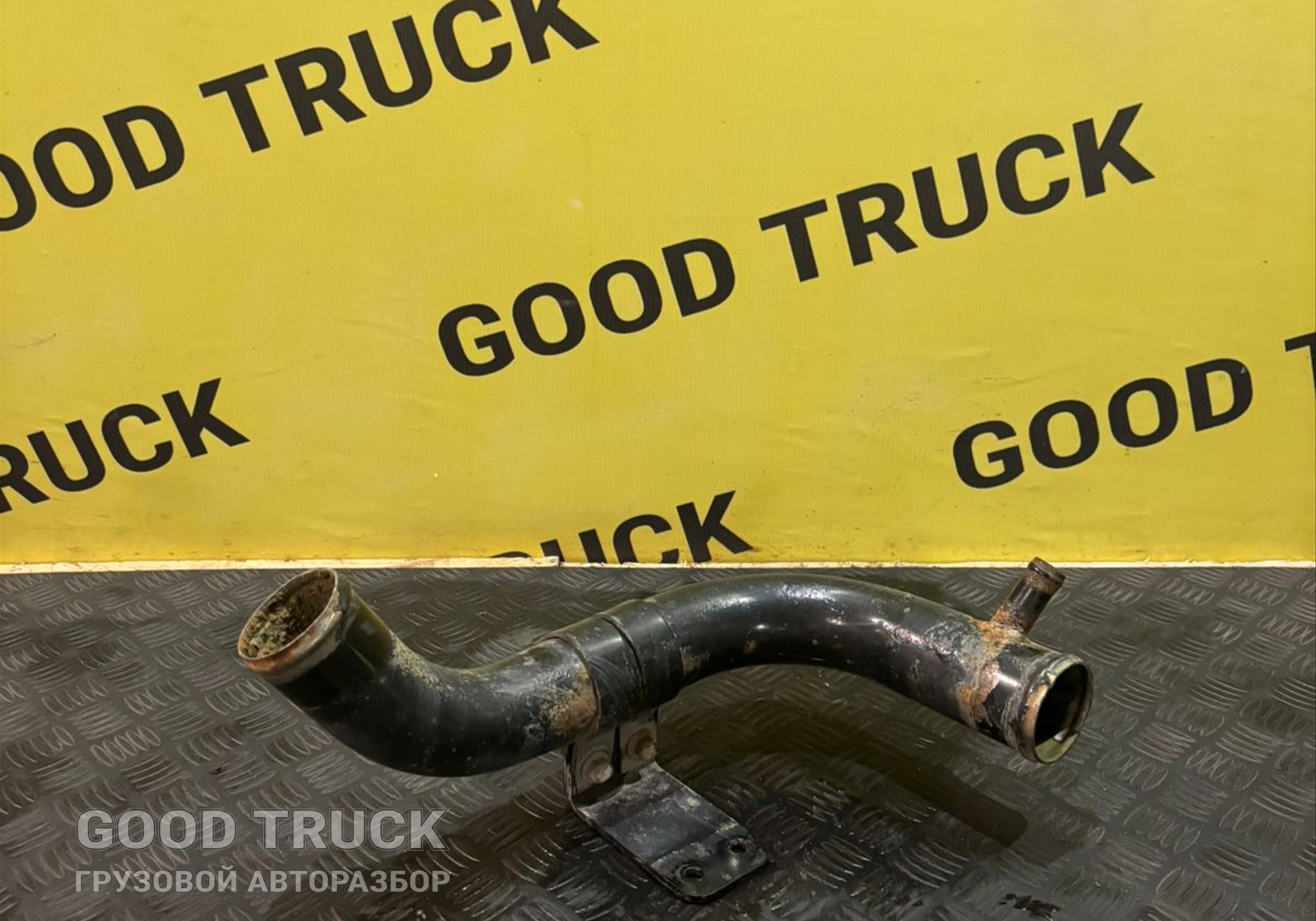 DZ97259534563 Патрубок радиатора (сливной) для Shacman X6000 (с 2020)