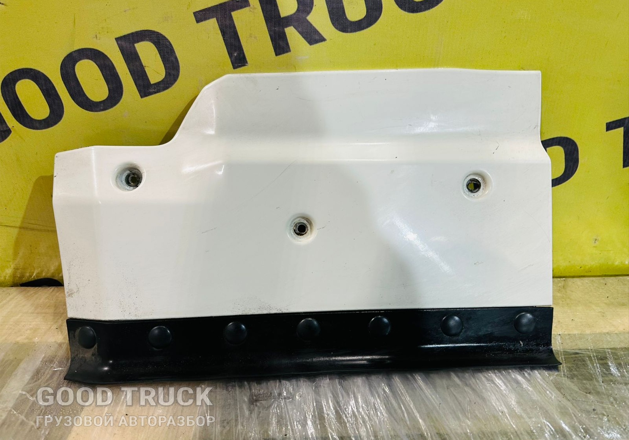 H4831012404A0 Накладка бампера внутренняя правая для Foton Auman EST
