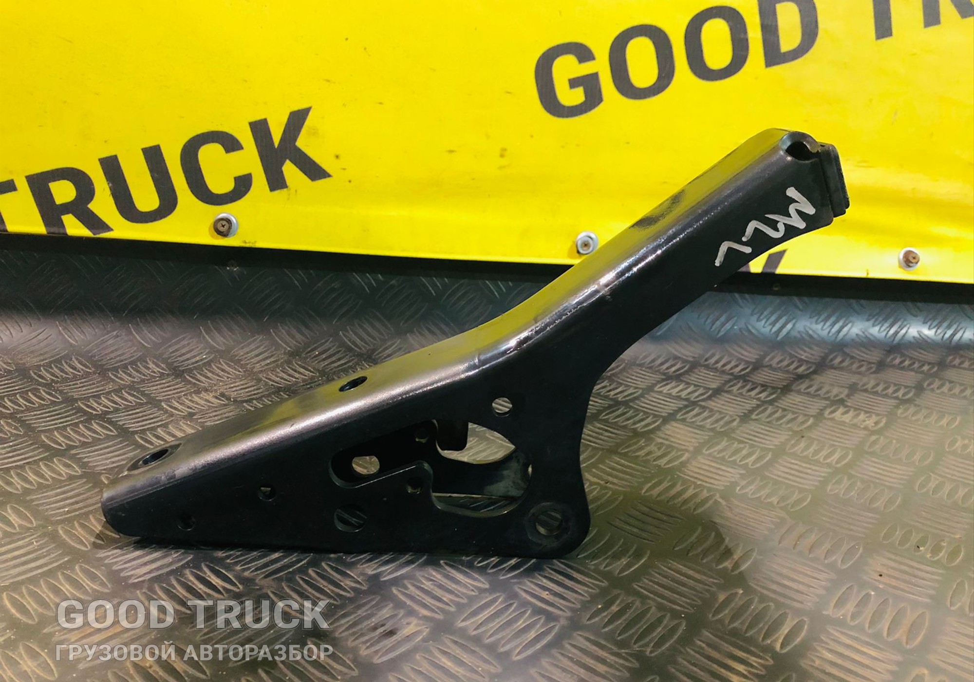 81417010089 Кронштейн амортизатора кабины, передний левый MAN TGX для Man TGX II (с 2012)