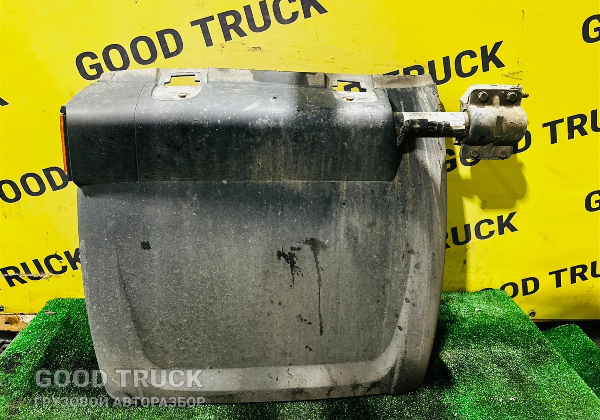 1875550 Крыло заднее правое