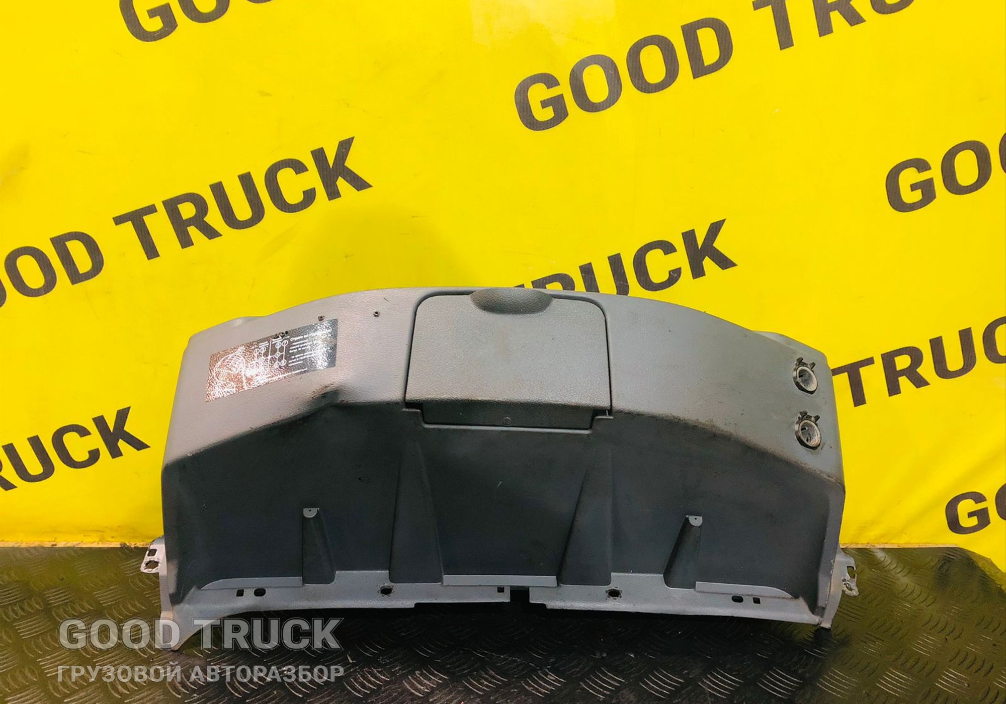 9406800680 Накладка на торпедо средняя часть для КАМАЗ