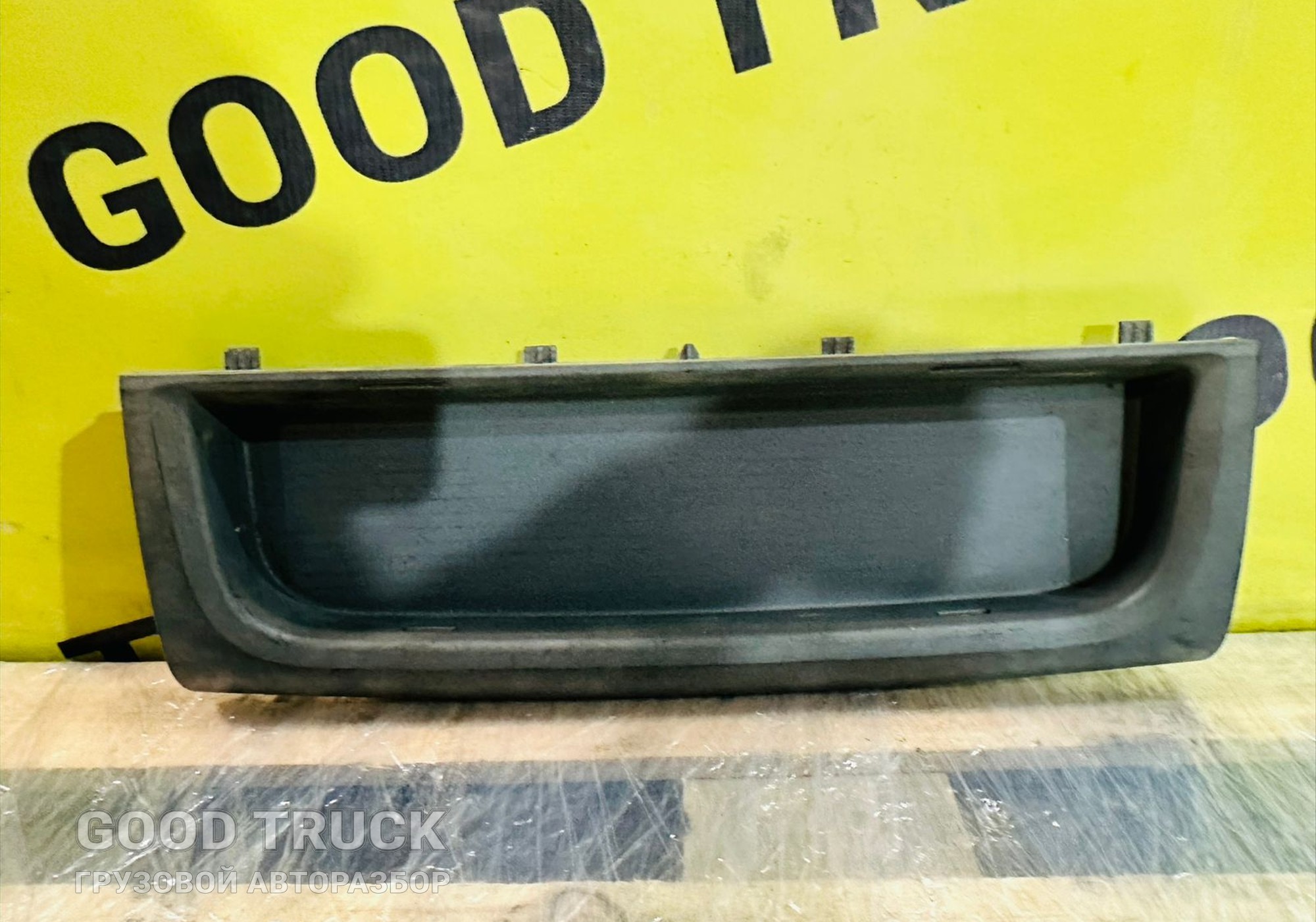 81617016308 Накладка декоративная на торпедо для Man TGS I (с 2007)