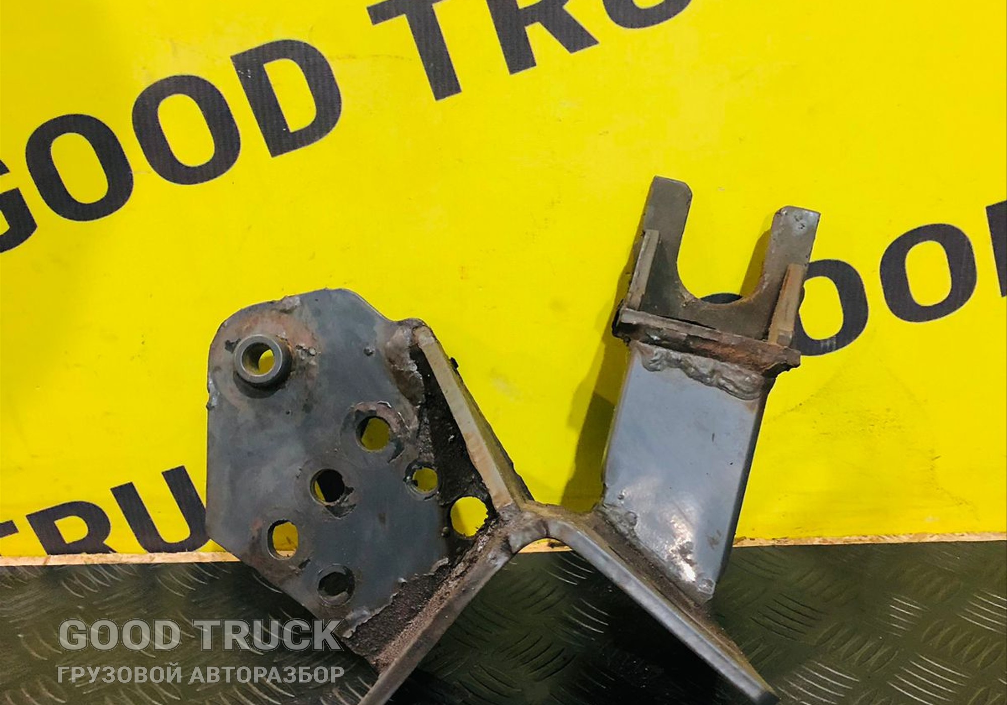 20499243 Кронштейн переднего бампера левый для Volvo FH 3 (с 2008 по 2012)