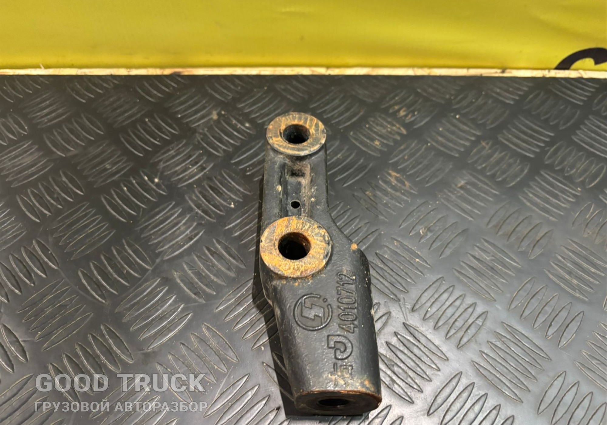 DZ9X259680057 Кронштейн переднего амортизатора нижний левый для Shacman X6000 (с 2020)