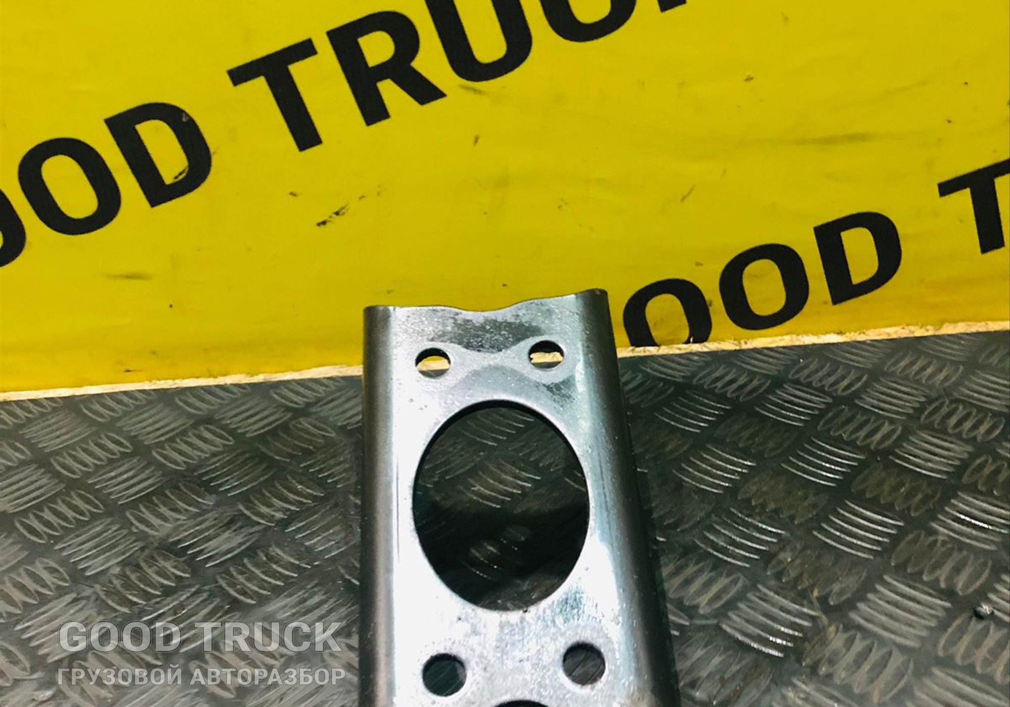 81437400195 Кронштейн амортизатора передний для Man TGX