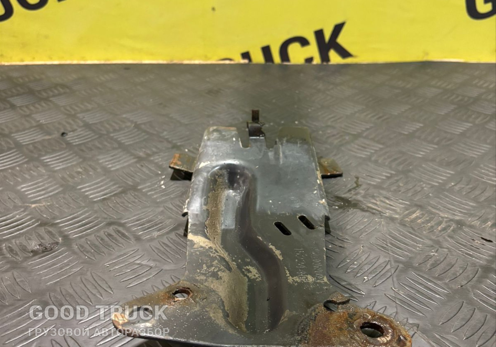 1522440 Кронштейн крепления поперечины электроразьемов для Scania 5-series R (с 2004 по 2016)