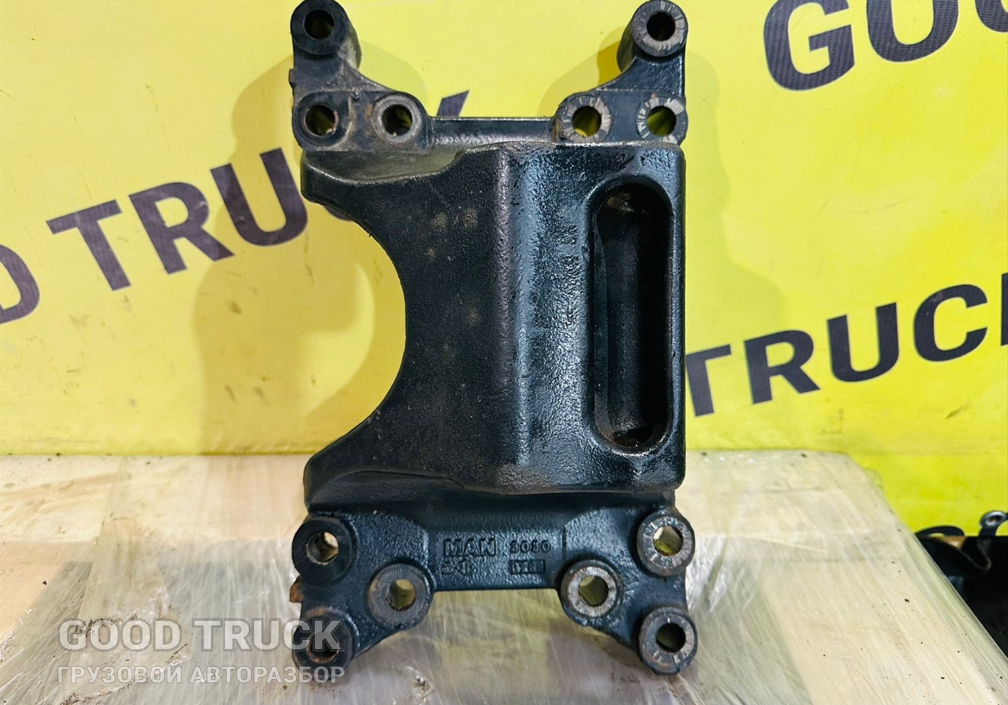 81412050030 Кронштейн траверсы КПП правый для Man TGS TG3 (с 2020)