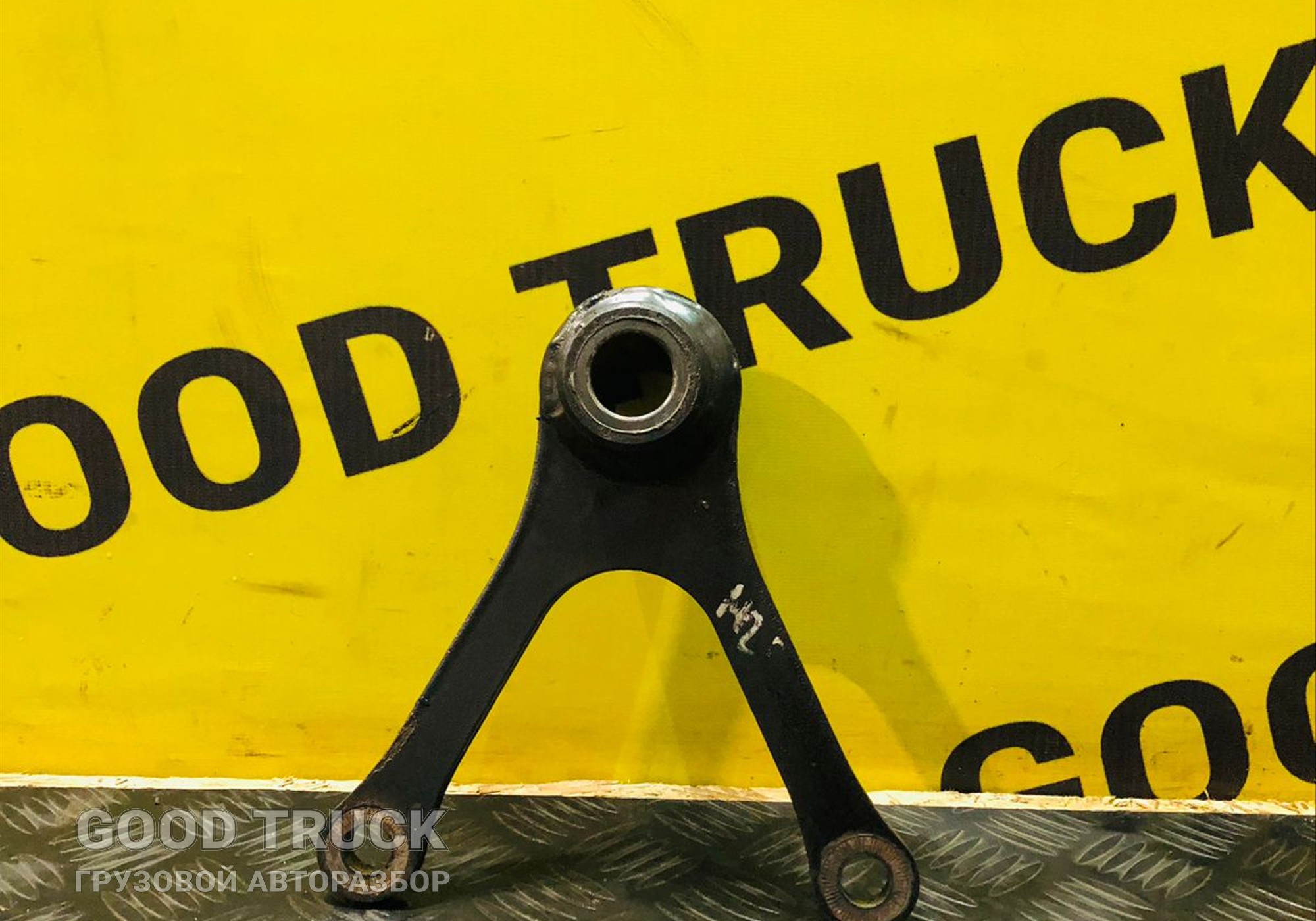 81417205358 Кронштейн цилиндра подъема кабины Man TGX I для Man TGX I (с 2007)