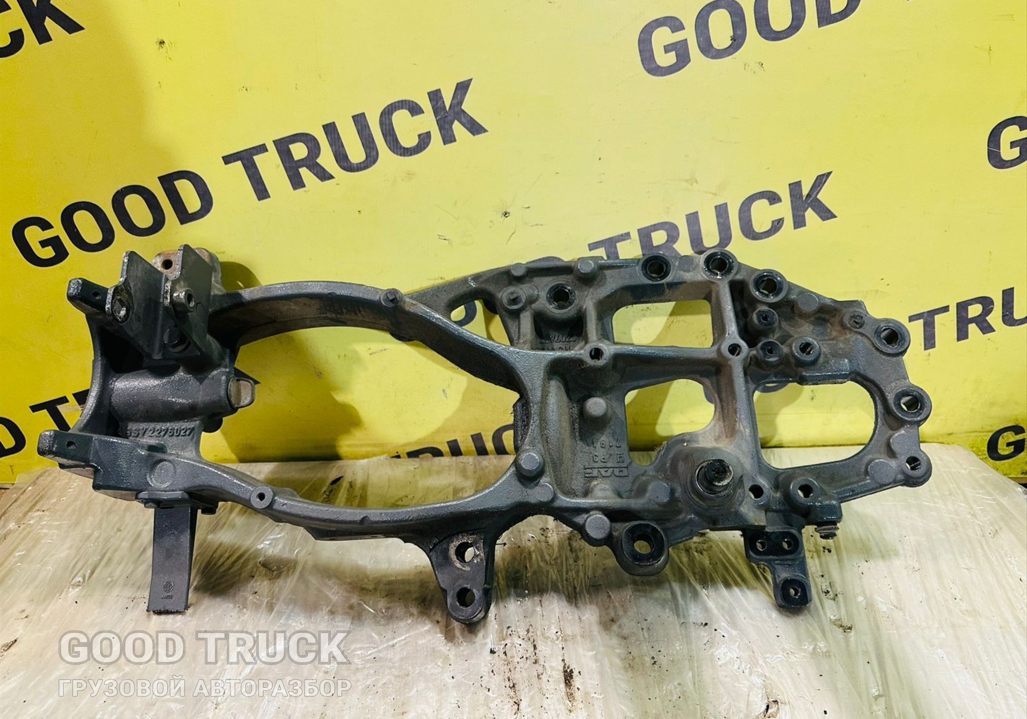 2276027 Кронштейн буксировочный правый для Daf XF