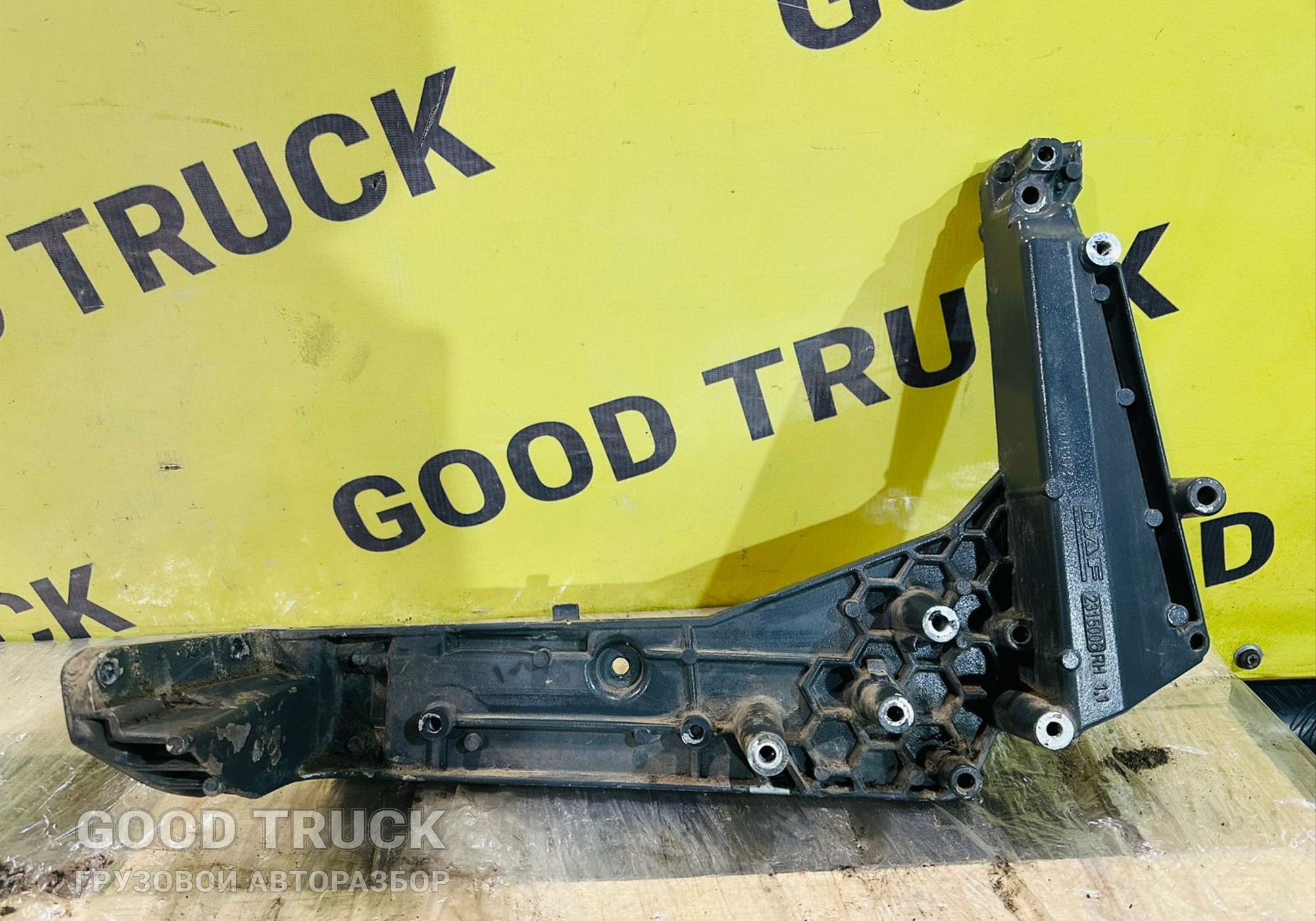 2315006 Кронштейн крепления ступеньки правый для Daf XF