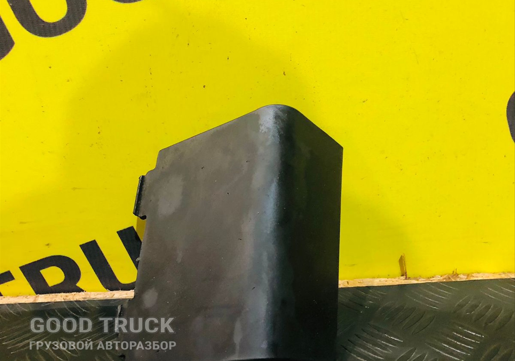 54908416063 Заглушка облицовки буфера левая для КАМАЗ 5490 (с 2013)