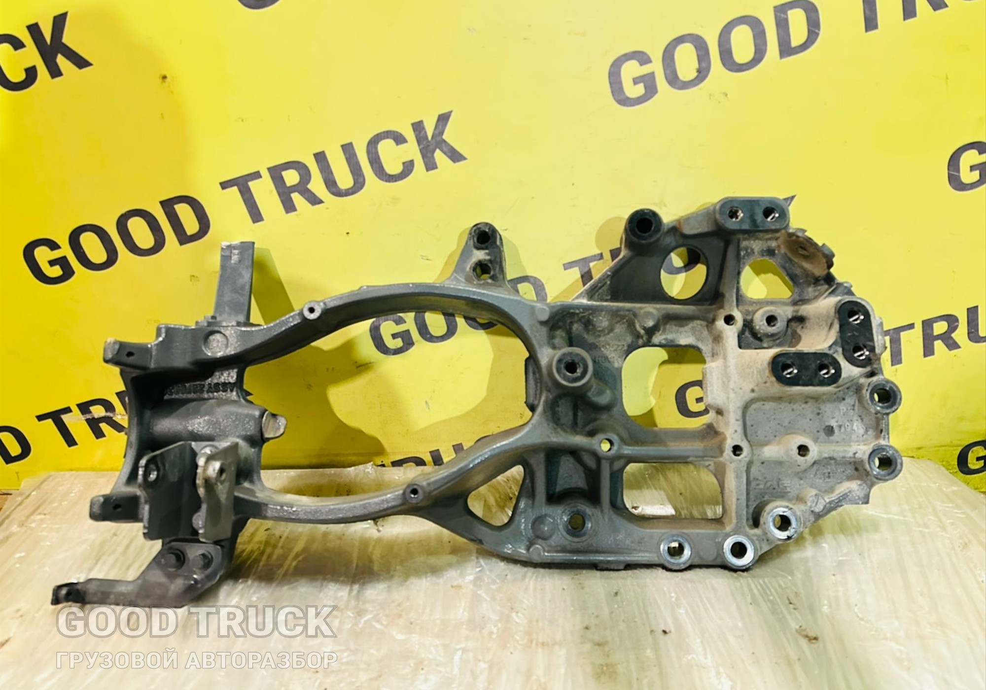 2276026 Кронштейн буксировочный левый для Daf XG+