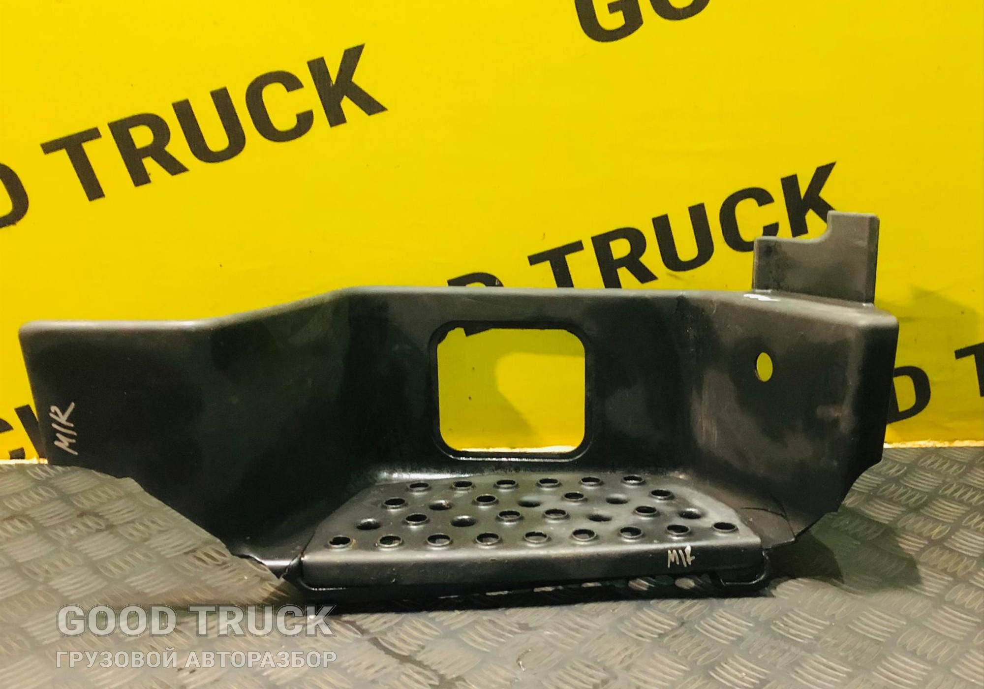 81615100382 Подножка нижняя правая MAN TGS TGA TGL TGM для Man TGS II (с 2012)