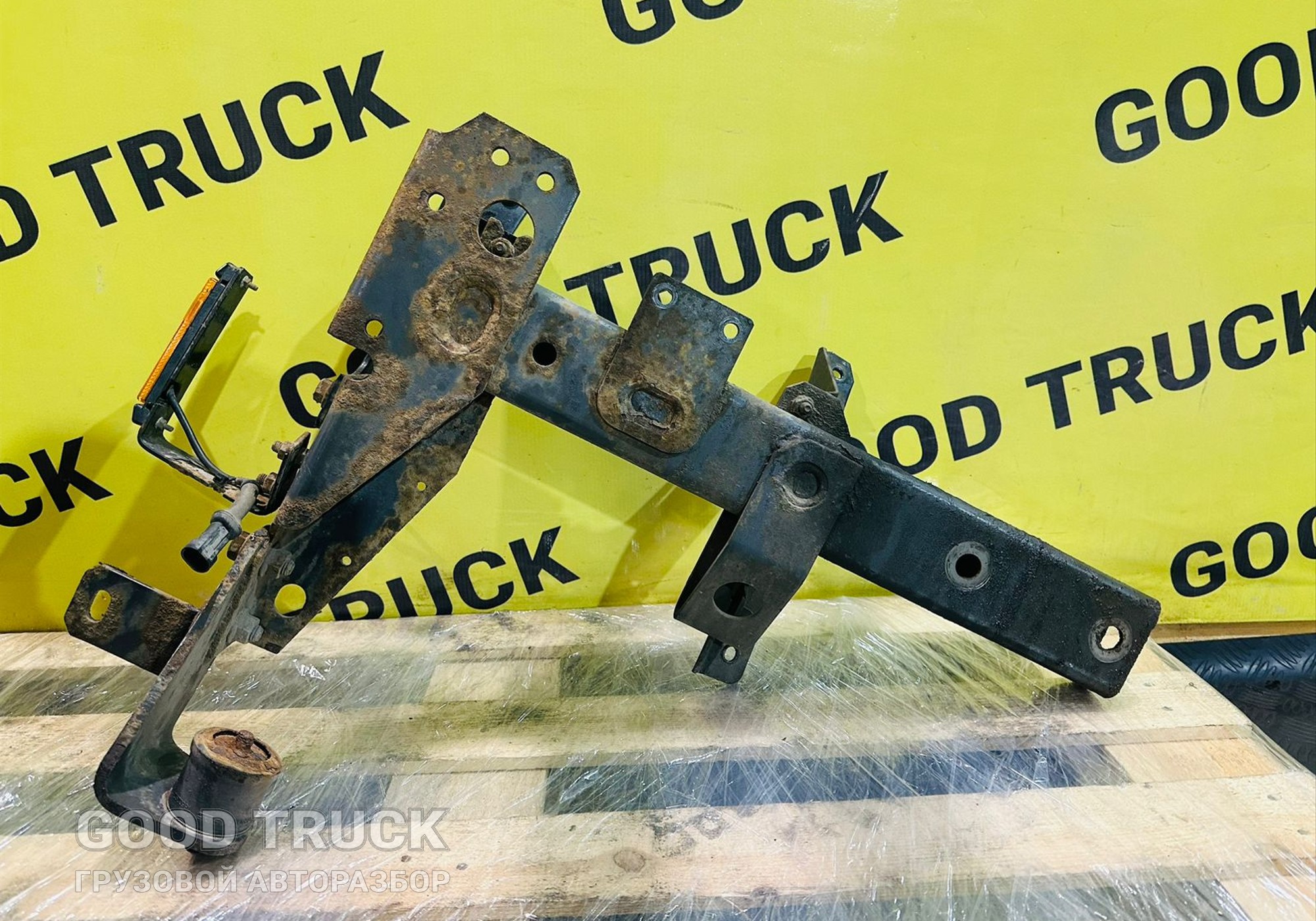 1686536 Кронштейн крыла переднего левого для Daf XF105 (с 2005)