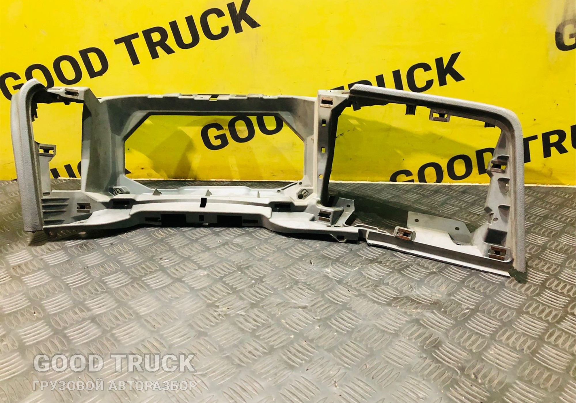 9676800555 Держатель панели приборов КАМАЗ 5490 для КАМАЗ 5490 (с 2013)