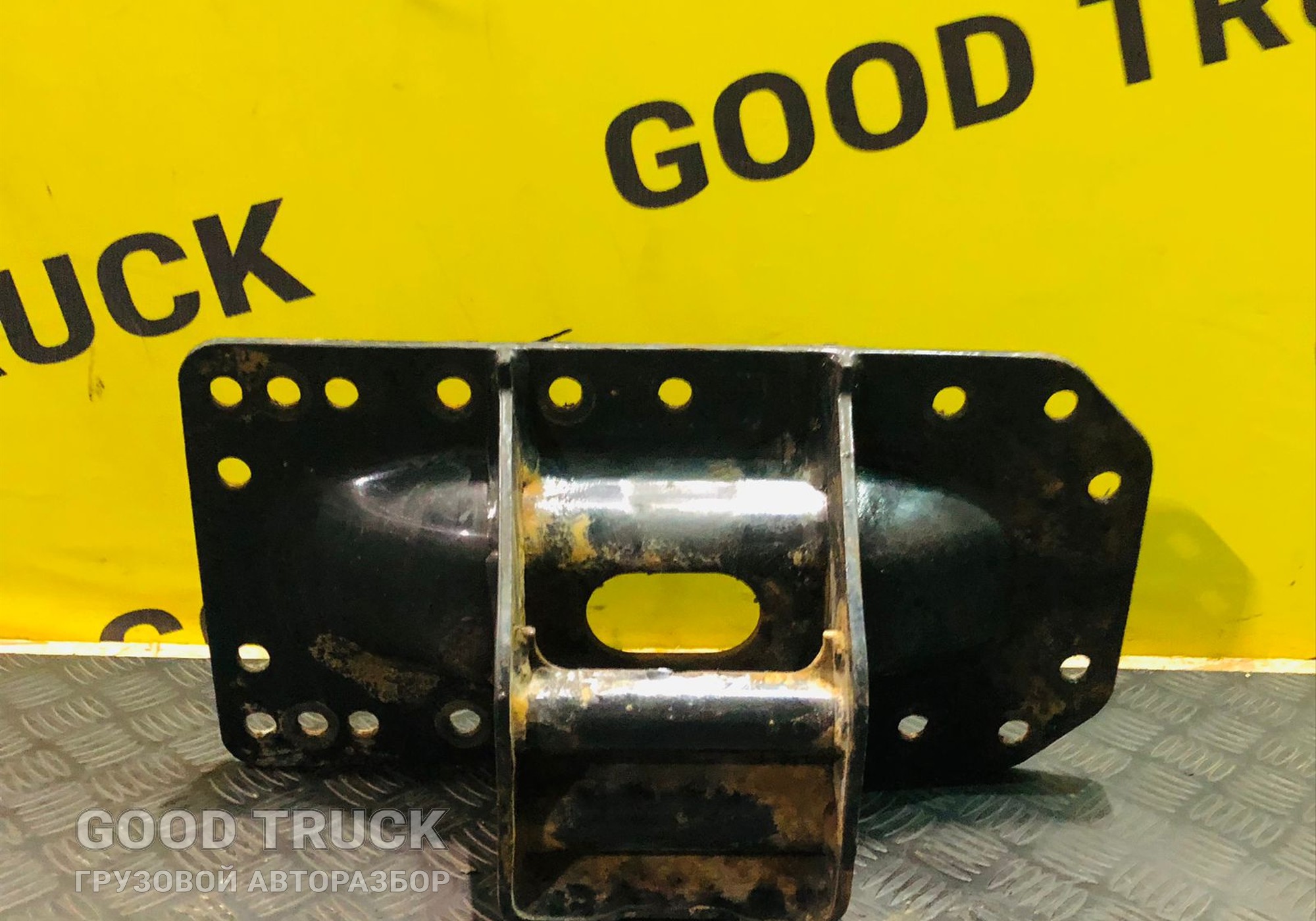 81412055057 Кронштейн траверсы под КПП правый Man TGS II для Man TGS I (с 2007)