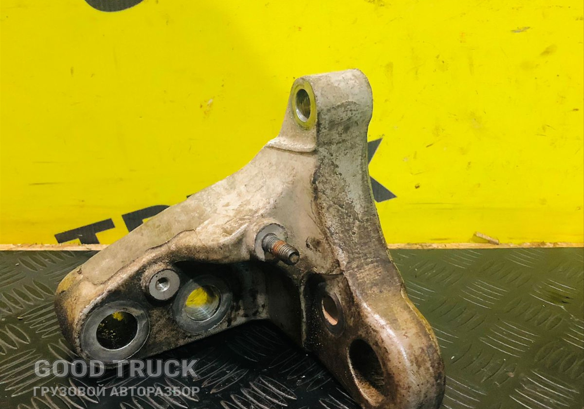 21176297 Кронштейн двигателя задний правый для Volvo FH 3 (с 2008 по 2012)