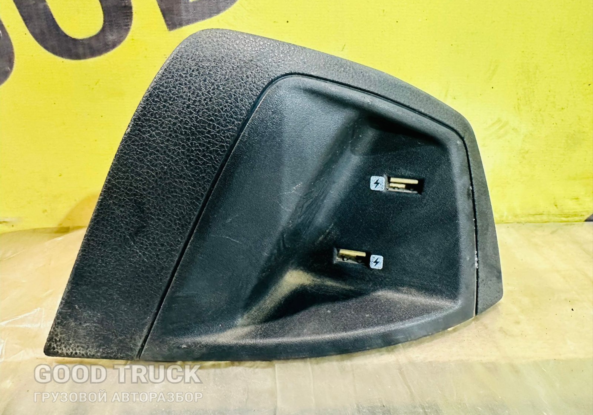 2341214 Накладка торпедо USB для Daf XG+