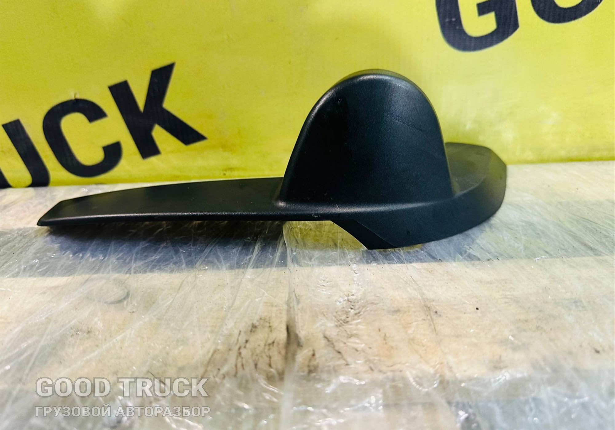 81637320073 Крышка кронштейна зеркала левая для Man