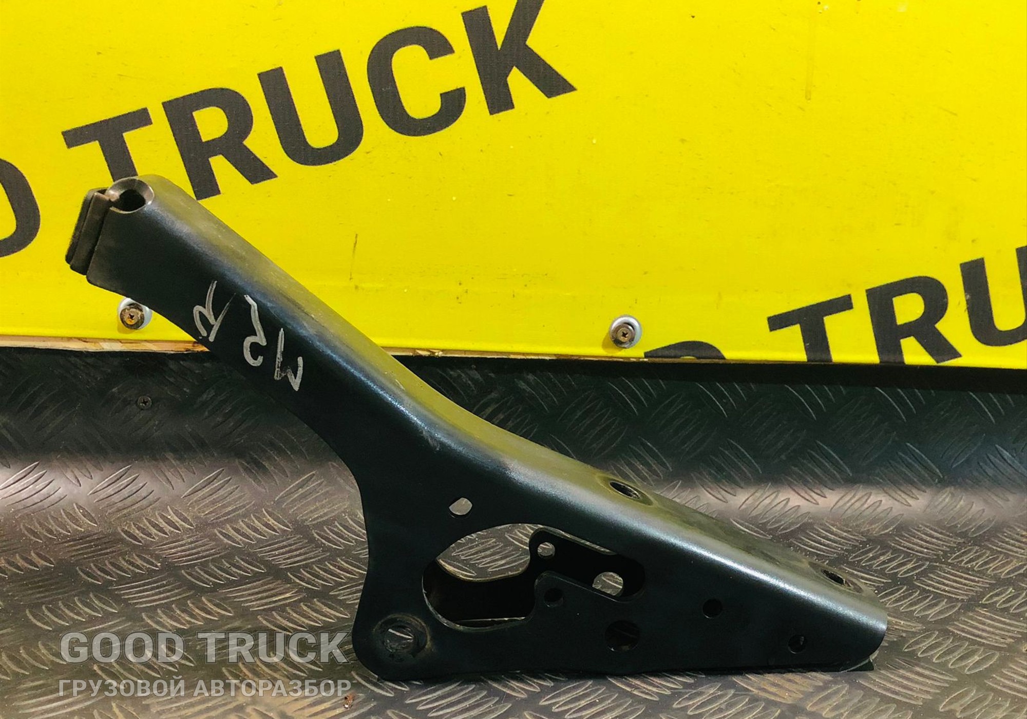 81417010089 Кронштейн амортизатора кабины, передний правый MAN TGX для Man TGX I (с 2007)