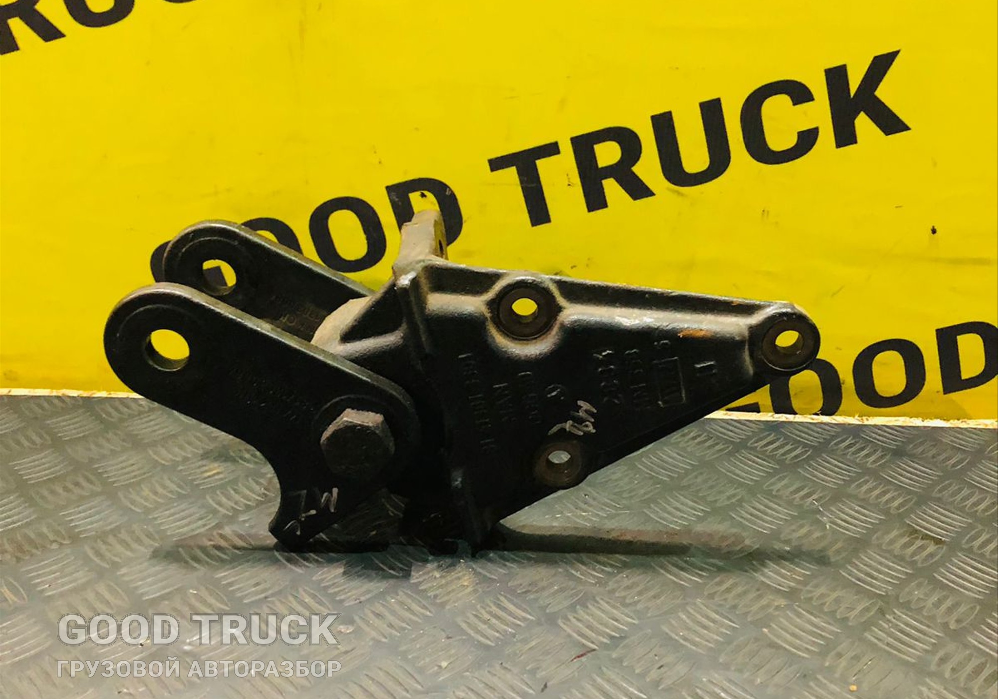 81413013301 Кронштейн передней рессоры для Man